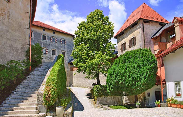 Die Burg von Bled: Innenhof