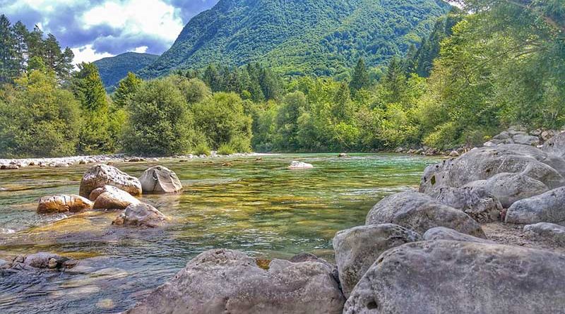 Bergfluß in Slowenien